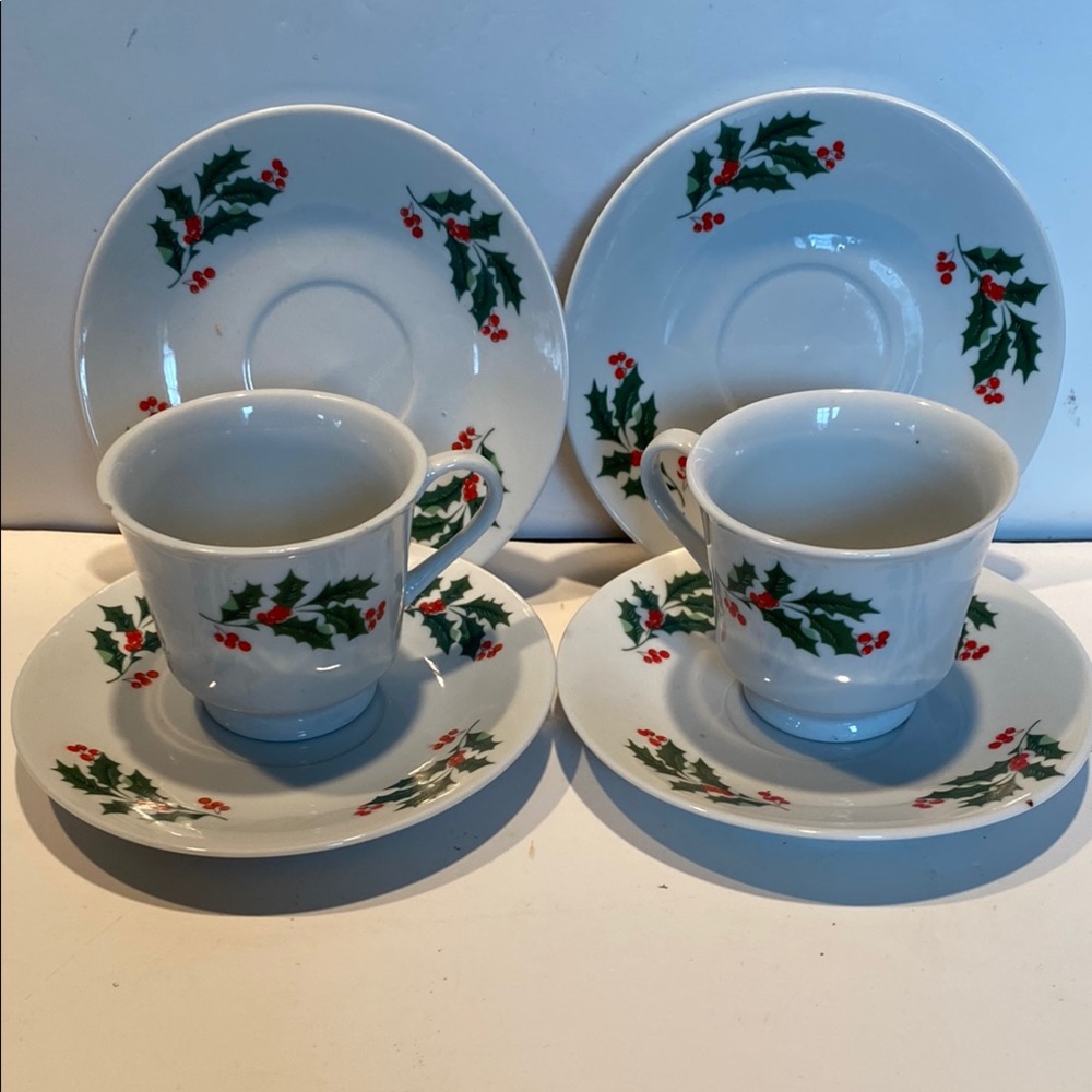 Vintage 1989 Porcelain Holly Dinnerware Pieces
